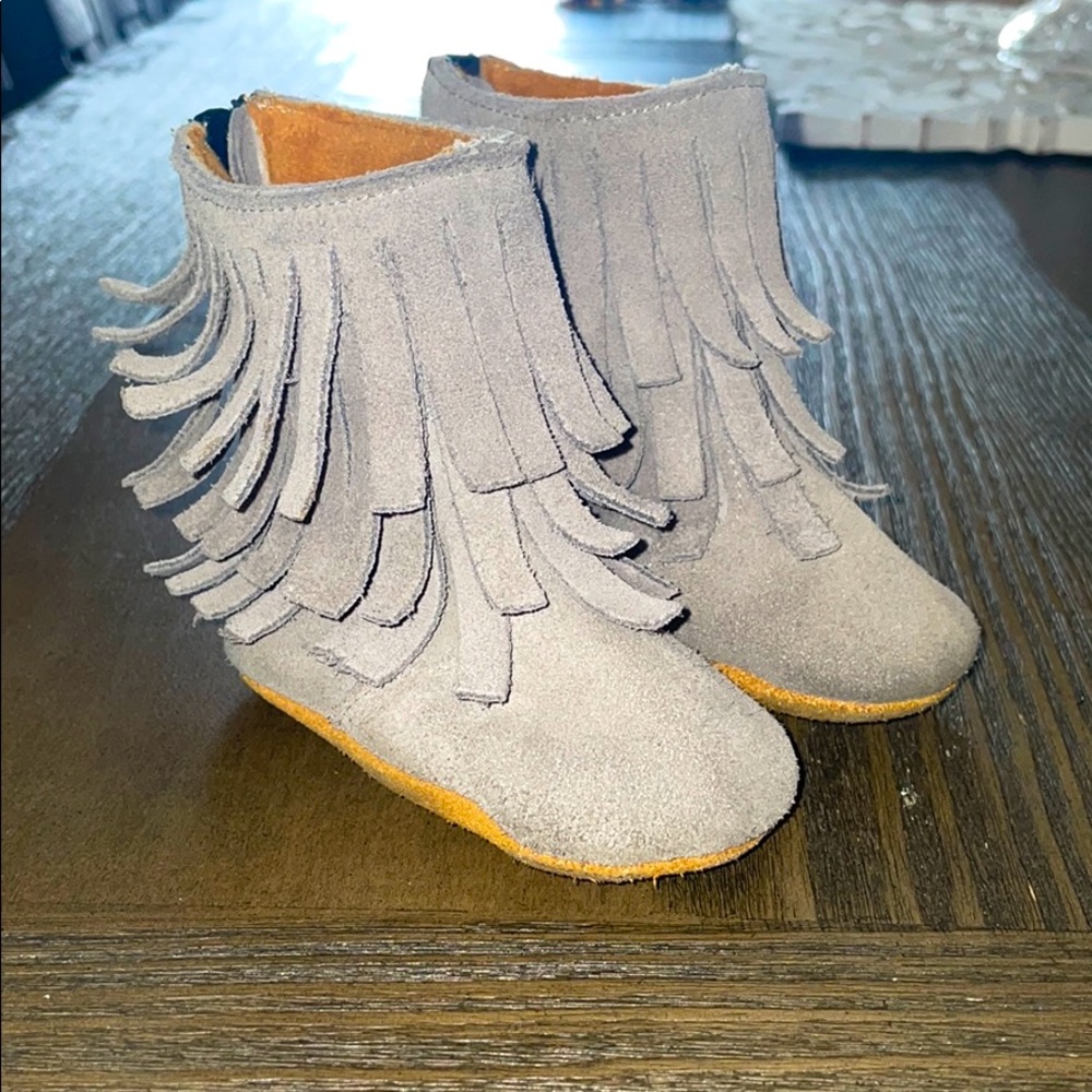 ✌🏼 Monkey Feet Fringe Boots ✌🏼